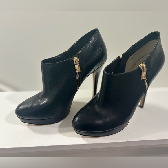 Michael Kors Platform Black Leather Ankle Boot-Size 8 - Picture 2 of 4